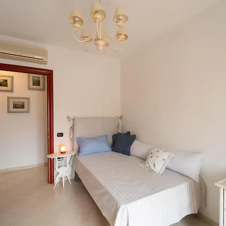 Apartment Blanc-ivoire Al Poetto *